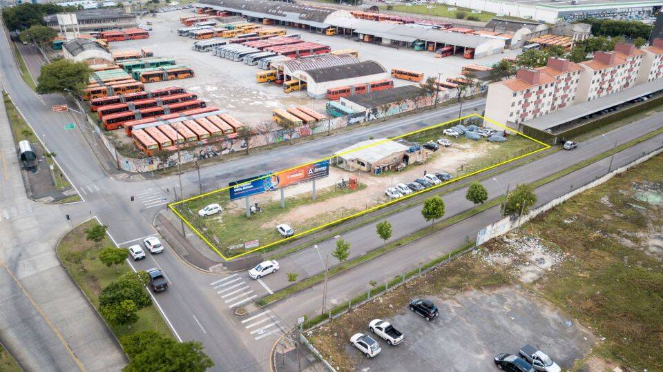 Terreno de Esquina à Venda no Parolin – Excelente Localização Comercial