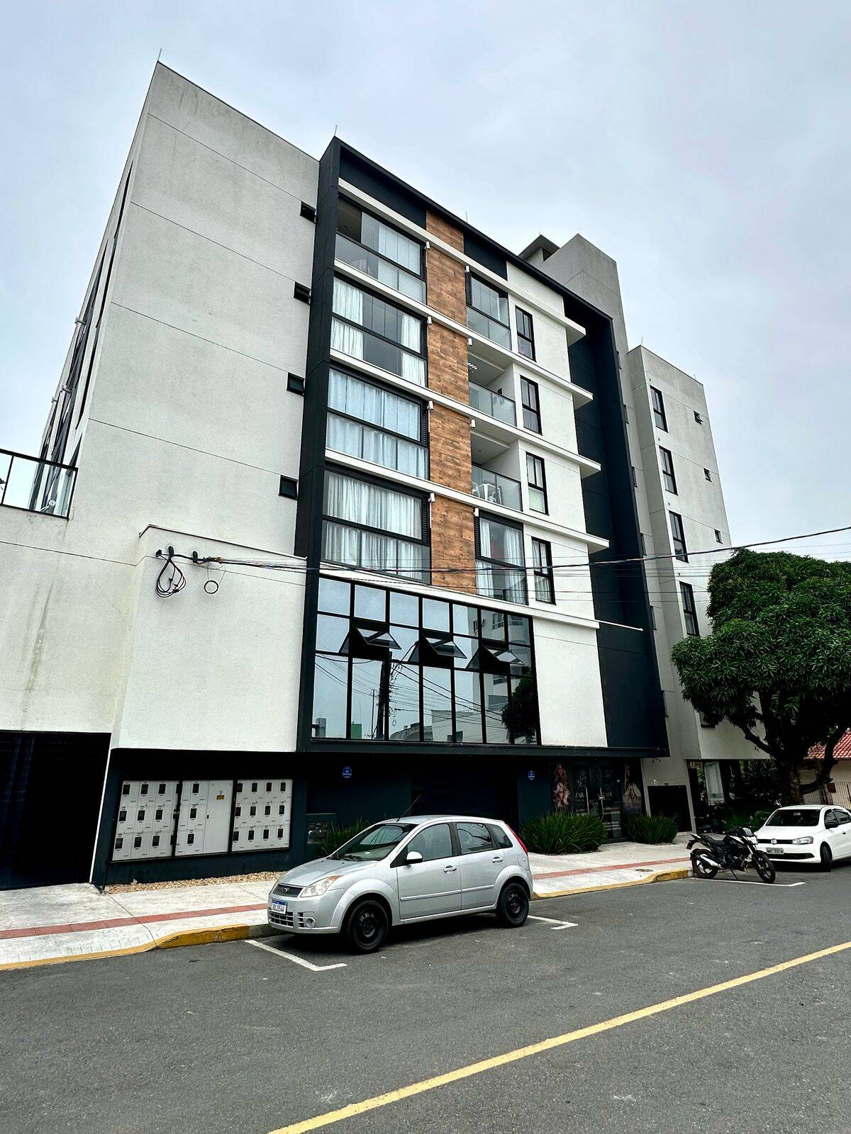 Sofisticação em BC: 1 Suíte, Churrasqueira e 2 Vagas!