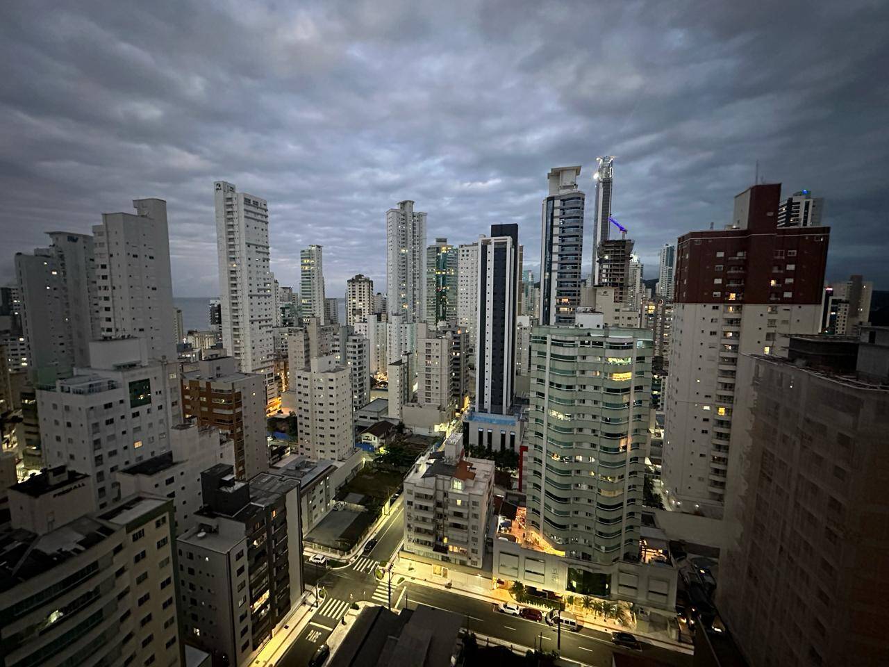 Alto Padrão em BC: 2 Suítes, 2 Vagas e Espaço Gourmet!