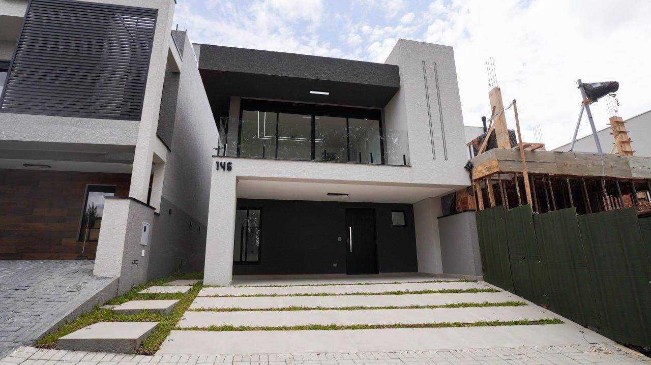 Casa dos sonhos no Santa Cândida – 4 quartos no Vivendas do Bosque!