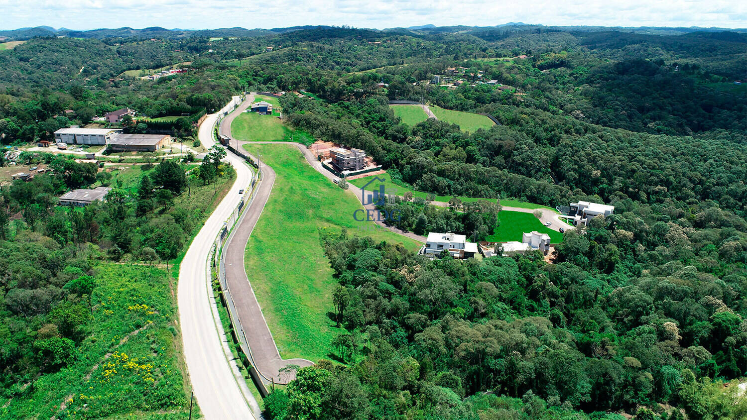 Lote amplo em condomínio no Umbará ideal para construir