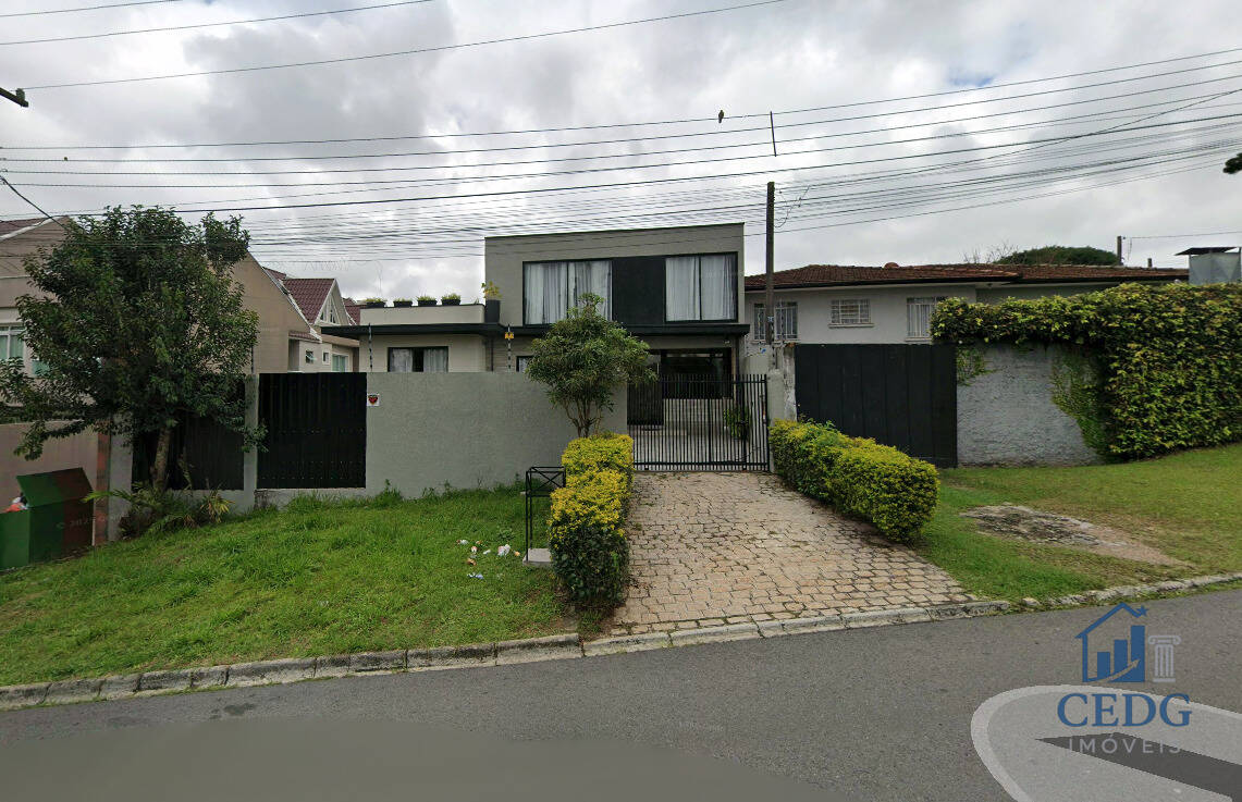 Casa moderna com mezanino e varanda gourmet em Curitiba