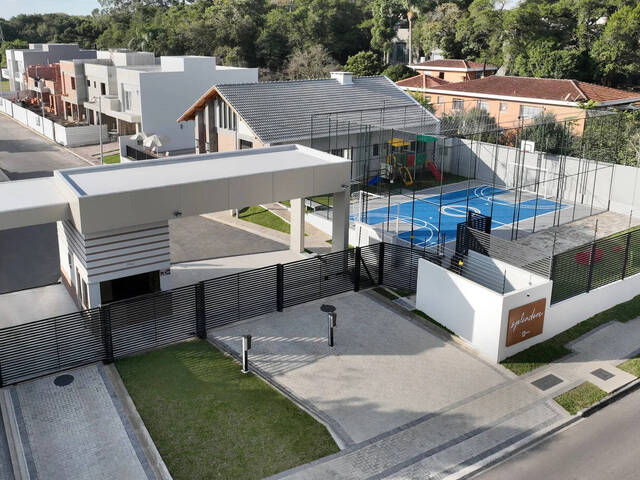 Sobrado em Condomínio para Venda em Curitiba - 2